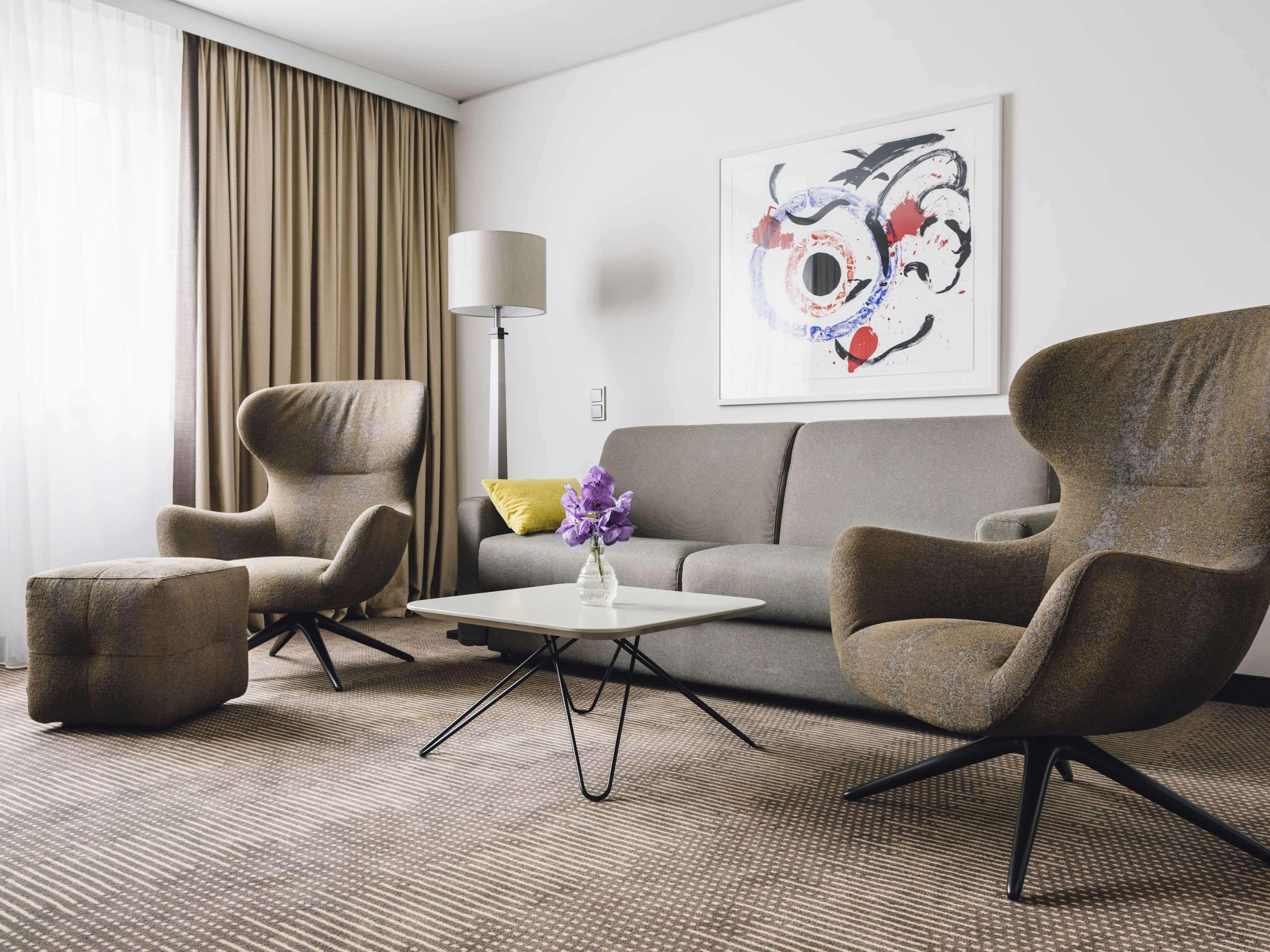 فندق بولمان برلين شفايتزرهوف المظهر الخارجي الصورة Interior of a suite at the Hotel Axelmannstein
