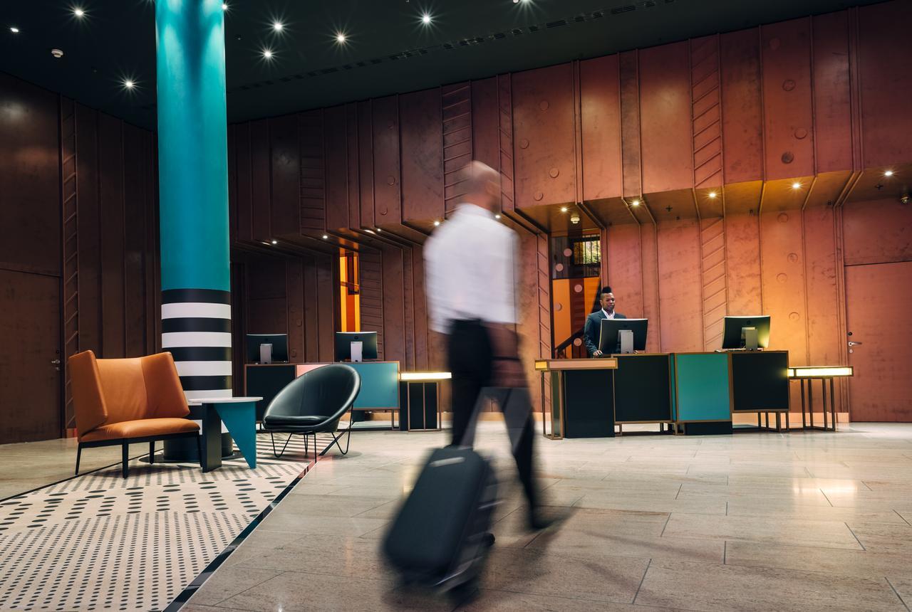 فندق بولمان برلين شفايتزرهوف المظهر الخارجي الصورة The lobby of the hotel