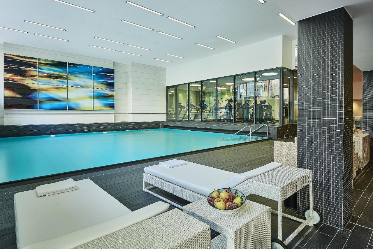 فندق بولمان برلين شفايتزرهوف المظهر الخارجي الصورة The pool at the Mandarin Oriental, Munich