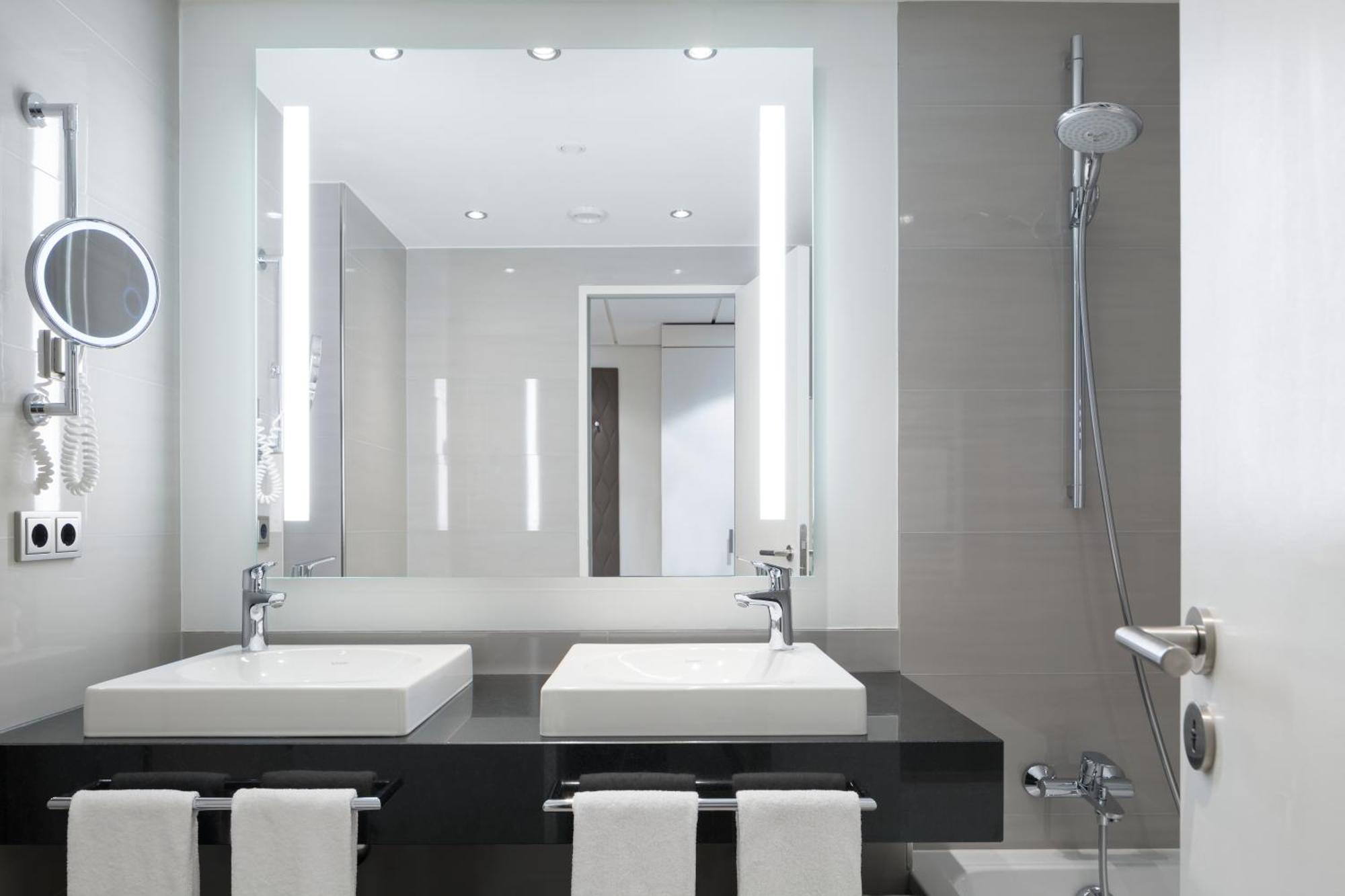 فندق بولمان برلين شفايتزرهوف الغرفة الصورة Bathroom
