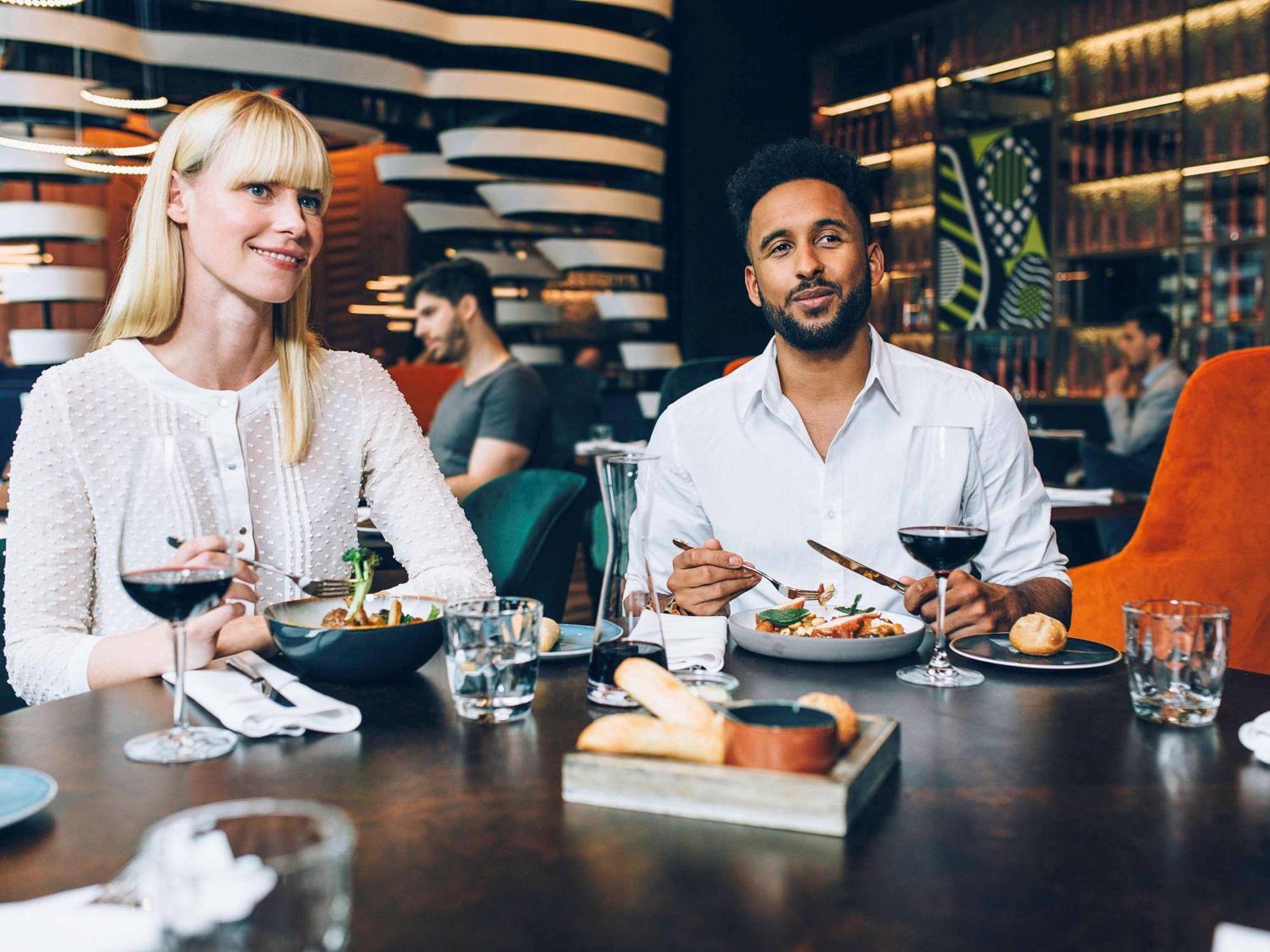 فندق بولمان برلين شفايتزرهوف المظهر الخارجي الصورة Restaurant guests